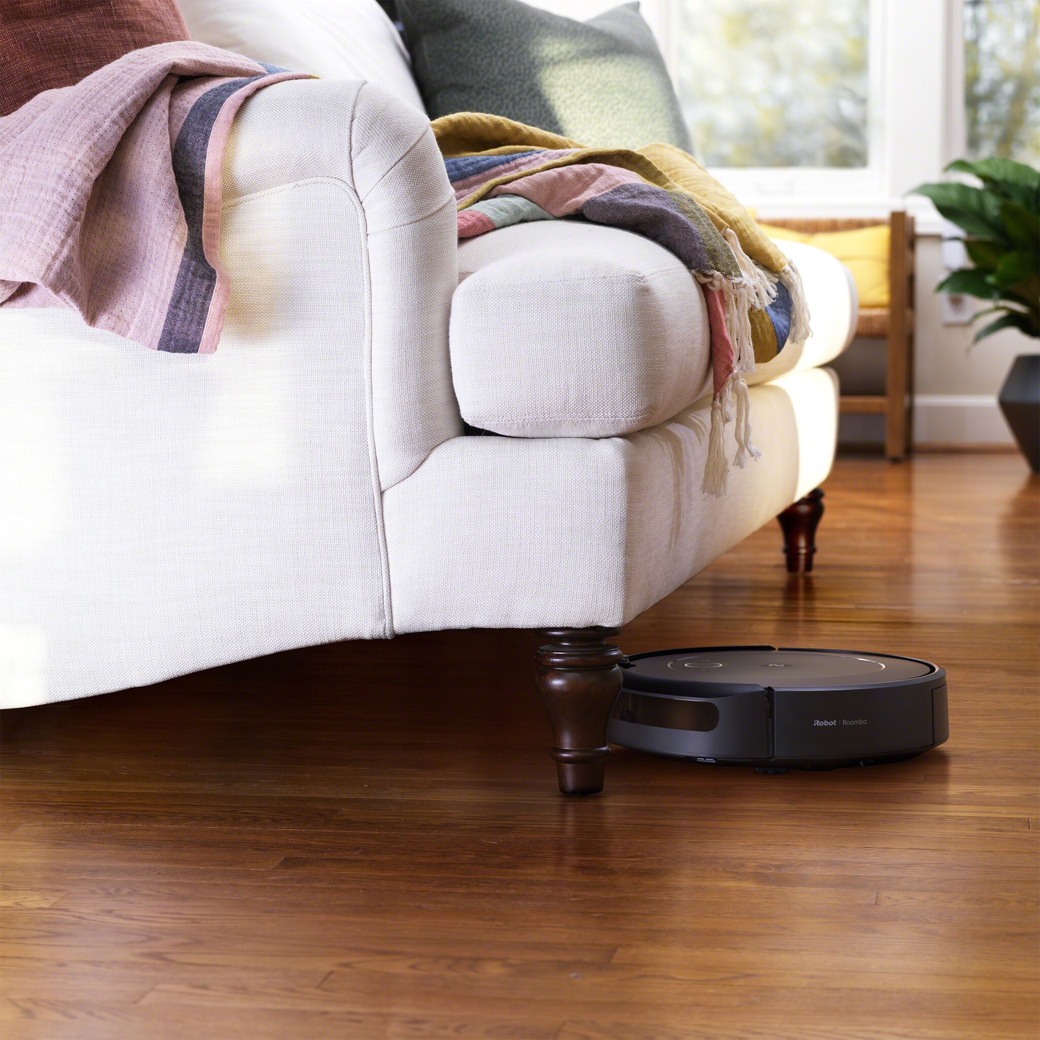 Wi-Fi® Connected Roomba® i1 Robot Vacuum Wi-Fi® Connected Roomba® i1 Robot Vacuum