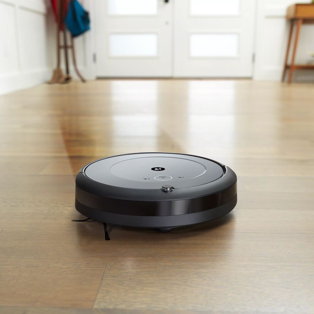 Passez l&rsquo;aspirateur et lavez les planchers en m&ecirc;me temps